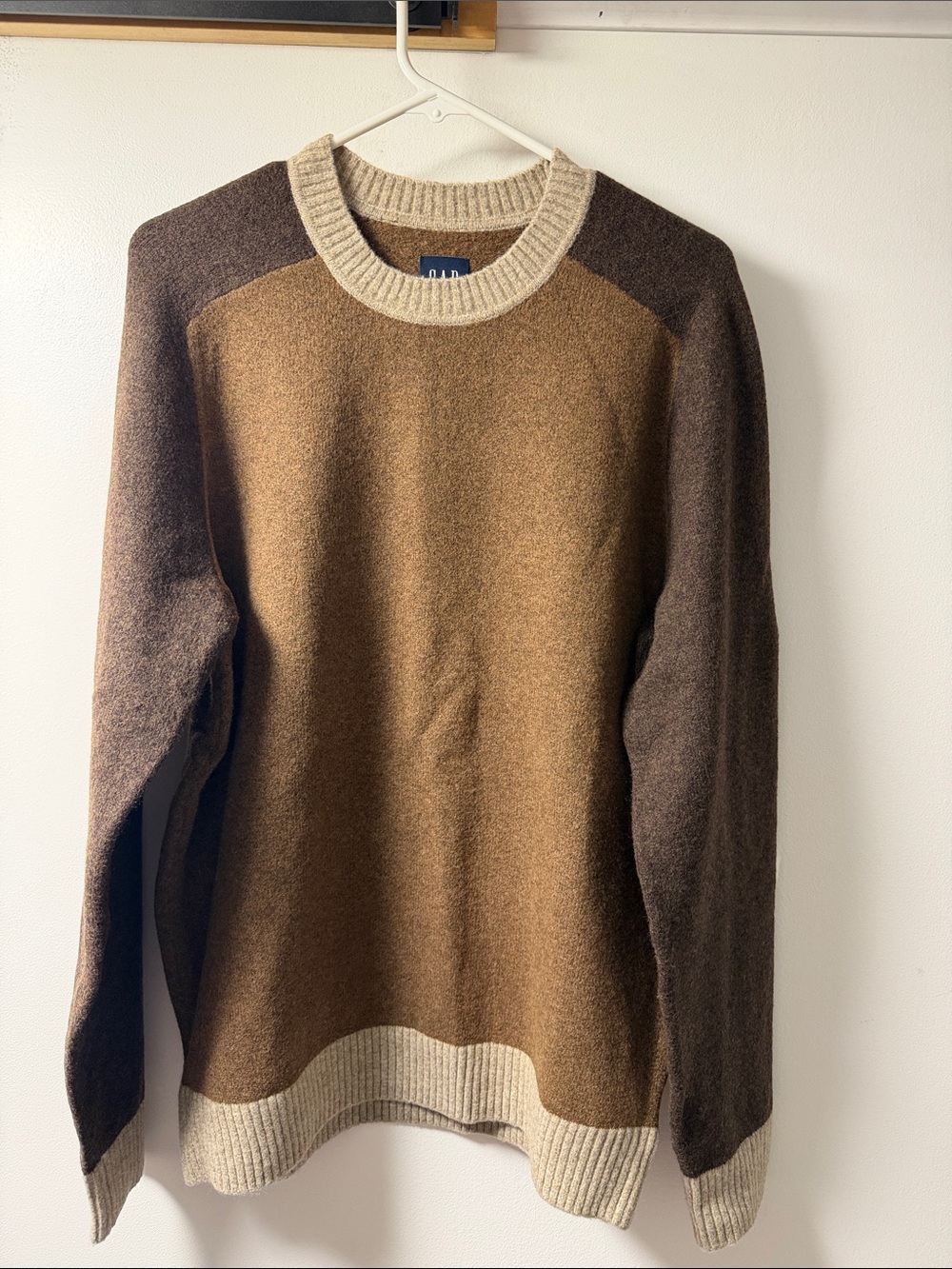 GAP Men's Two-Tone Brown Crewneck Sweater with Cream Trim